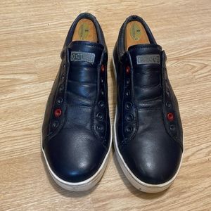 Navy laceleas boat shoe